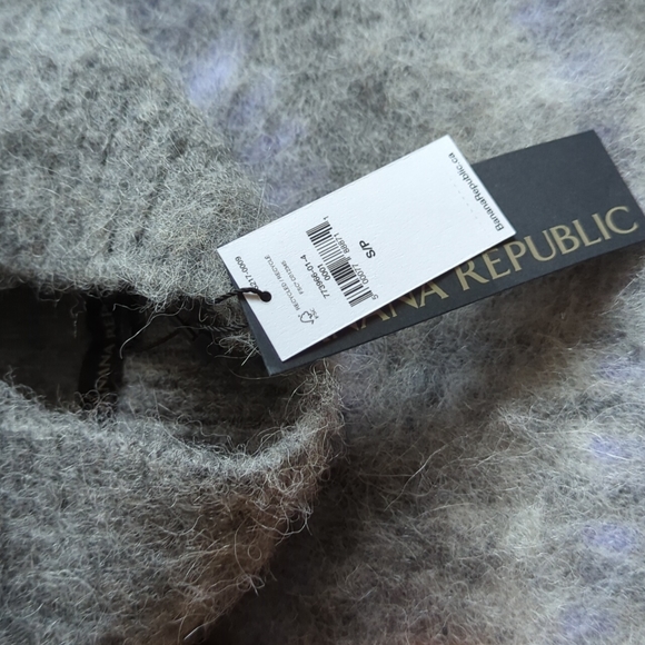 BANANA REPUBLIC NWT Alpaca Sweater - Picture 2 of 3